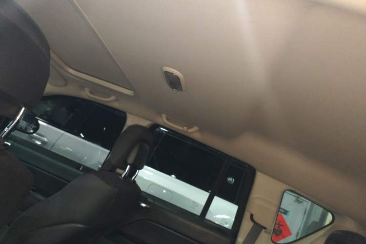 Used Jeep Compass 2012 2.0L two-wheel drive sport version Headliner