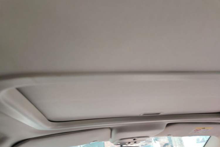 Used Jeep Compass 2012 2.4L four-wheel-drive sport version Headliner