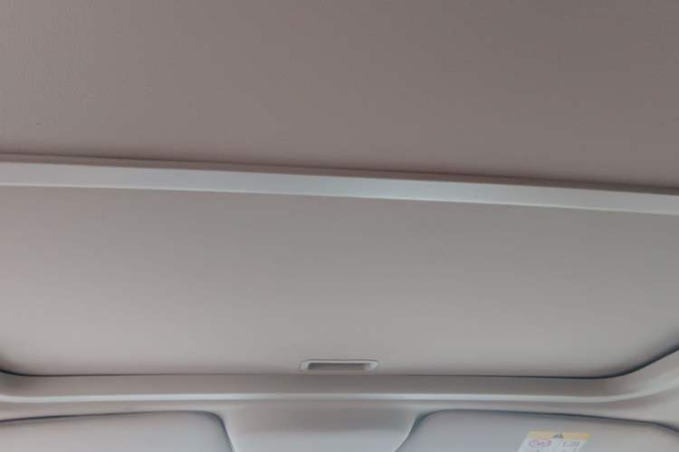 Used Jeep Compass 2012 2.4L four-wheel-drive sport version Headliner