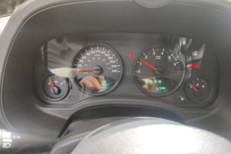 Used Jeep Compass 2012 2.4L four-wheel-drive sport version Instrument Cluster