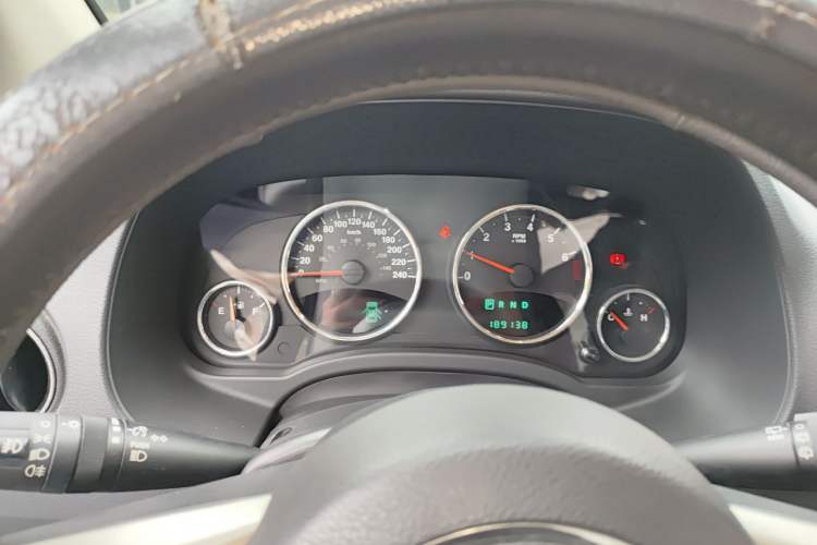 Used Jeep Compass 2012 2.4L four-wheel-drive sport version Instrument Cluster