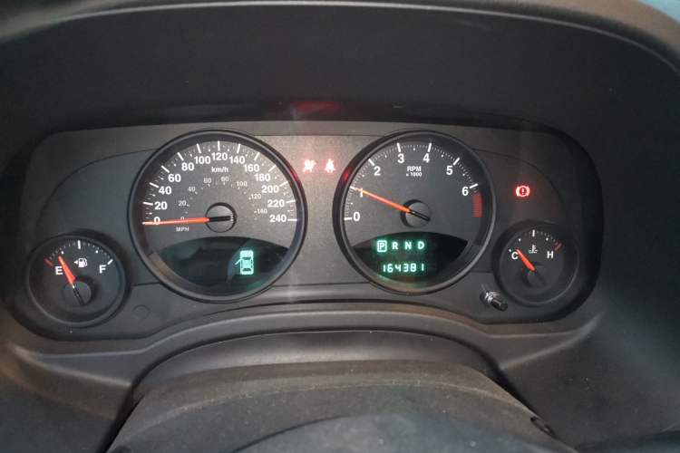 Used Jeep Compass 2012 2.4L four-wheel-drive sport version Instrument Cluster