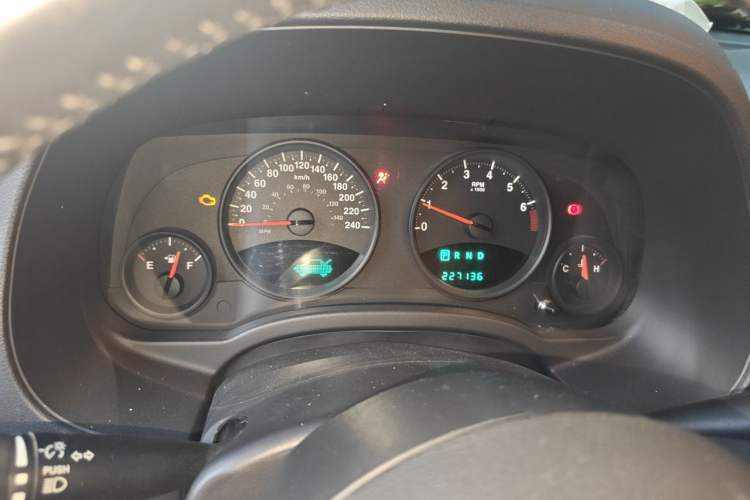 Used Jeep Compass 2012 2.0L two-wheel drive sport version Instrument Cluster