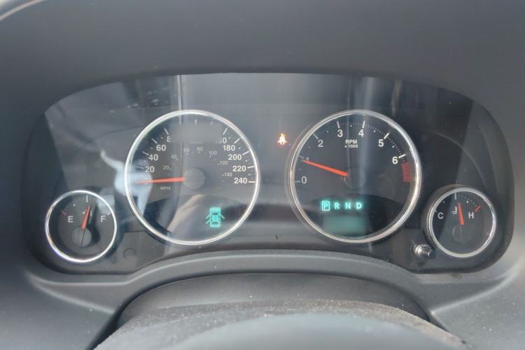 Used Jeep Compass 2012 2.4L four-wheel drive luxury navigation version Instrument Cluster