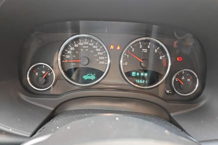 Used Jeep Compass 2012 2.0L two-wheel drive luxury version Instrument Cluster