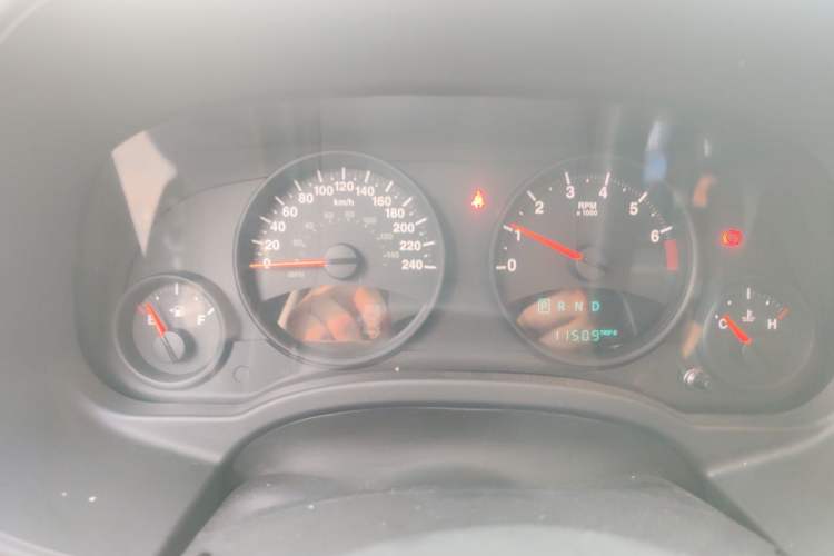 Used Jeep Compass 2012 2.4L four-wheel-drive sport version Instrument Cluster