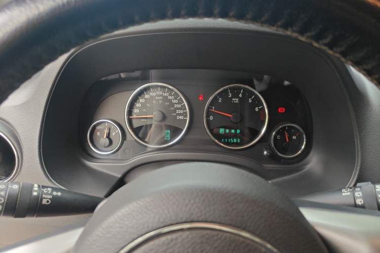 Used Jeep Compass 2012 2.4L four-wheel drive luxury version Instrument Cluster