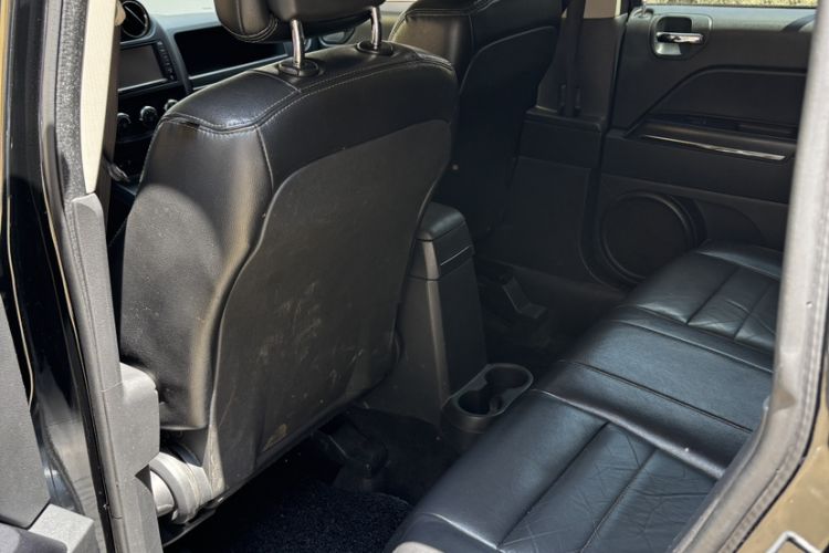 Used Jeep Compass 2012 2.4L four-wheel drive luxury navigation version Interior 1