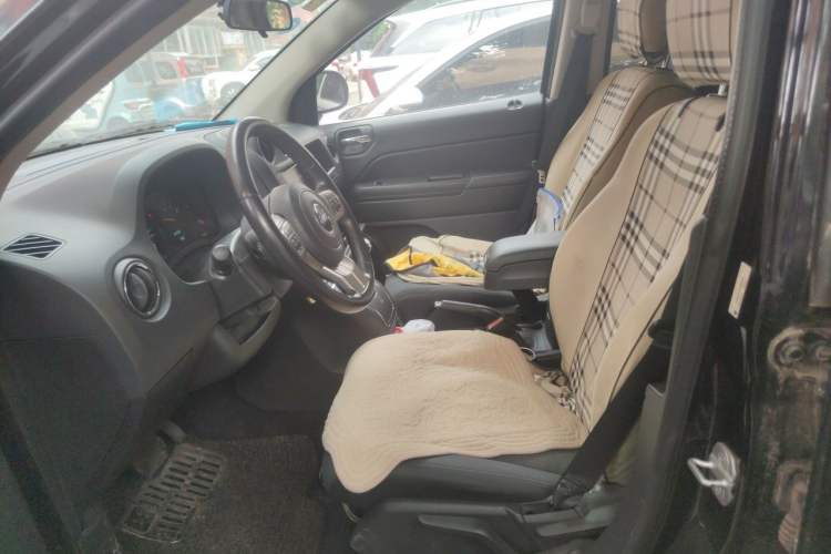 Used Jeep Compass 2012 2.0L two-wheel drive sport version Left Front Seat