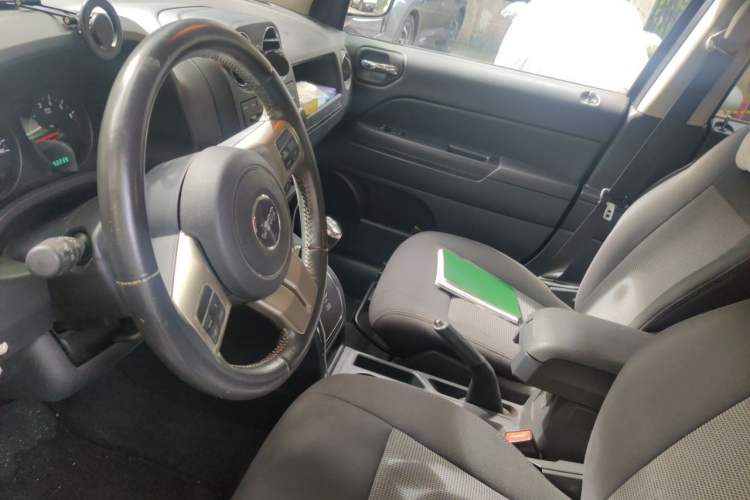 Used Jeep Compass 2012 2.4L four-wheel-drive sport version Left Front Seat