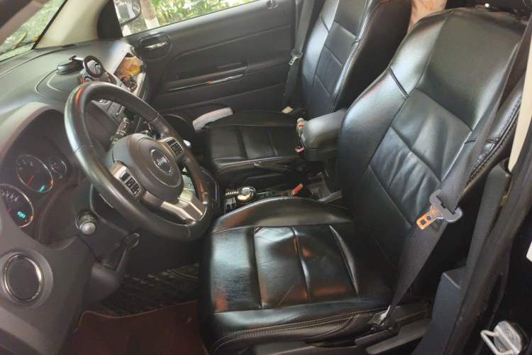 Used Jeep Compass 2012 2.4L Four-Wheel Drive Urban Edition Left Front Seat