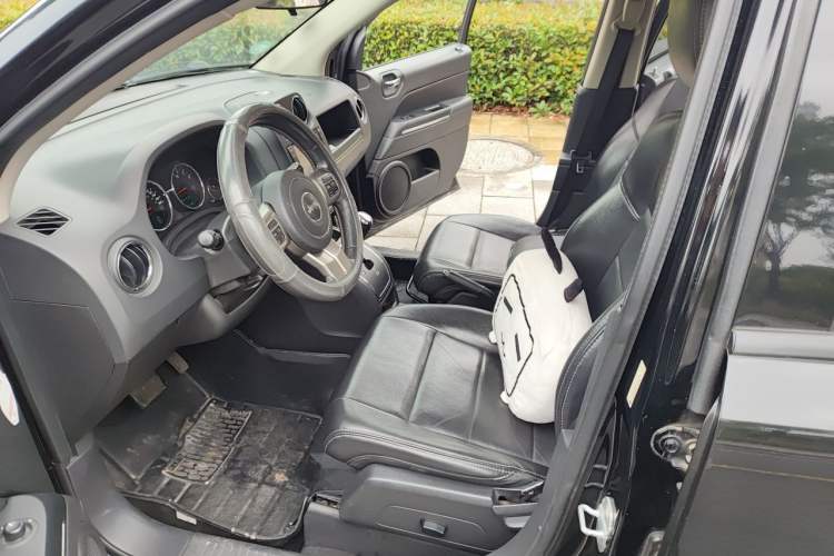 Used Jeep Compass 2012 2.4L four-wheel-drive sport version Left Front Seat