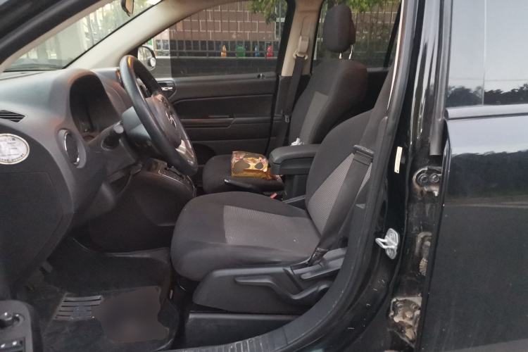 Used Jeep Compass 2012 2.4L four-wheel-drive sport version Left Front Seat