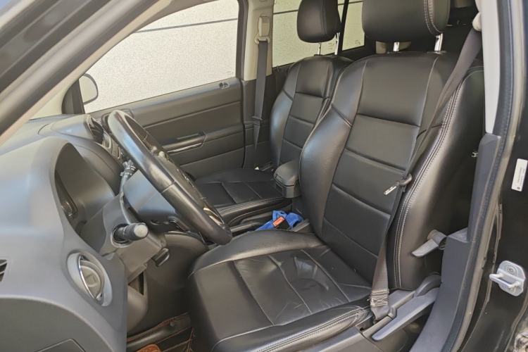 Used Jeep Compass 2012 2.0L two-wheel drive luxury version Left Front Seat