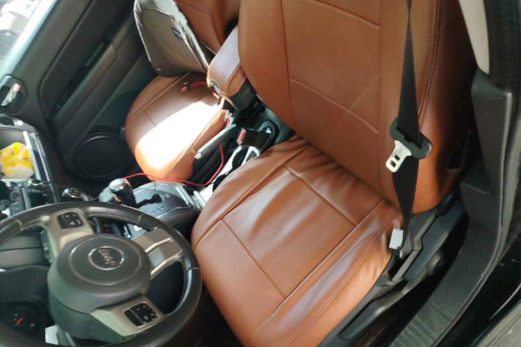Used Jeep Compass 2012 2.4L four-wheel-drive sport version Left Front Seat
