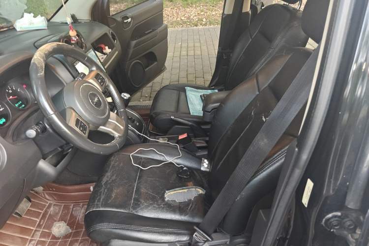 Used Jeep Compass 2012 2.0L two-wheel drive sport version Left Front Seat