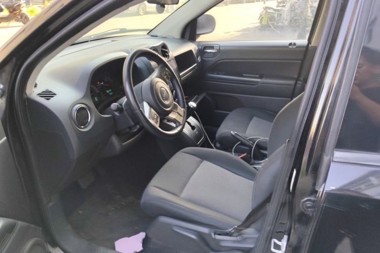 Used Jeep Compass 2012 2.0L two-wheel drive sport version Left Front Seat