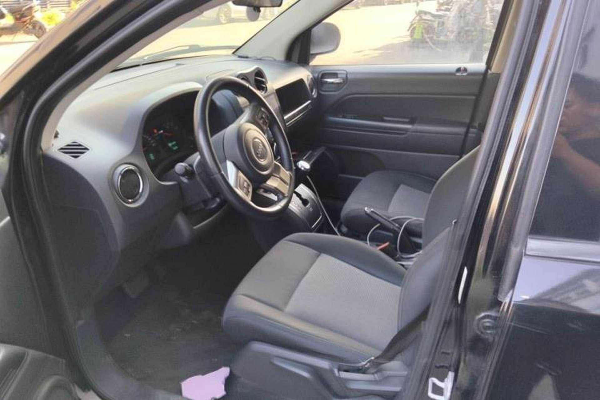 Used Jeep Compass 2012 2.0L two-wheel drive sport version Left Front Seat