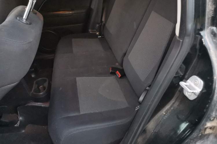 Used Jeep Compass 2012 2.4L four-wheel-drive sport version Left Rear Seat