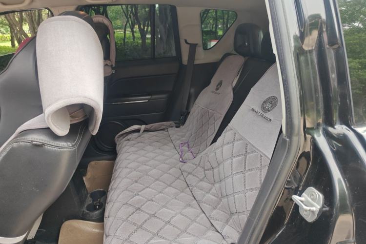 Used Jeep Compass 2012 2.4L four-wheel drive luxury version Left Rear Seat