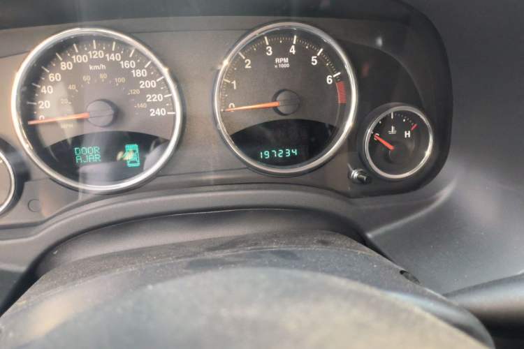 Used Jeep Compass 2012 2.4L four-wheel drive luxury navigation version Odometer Close Up