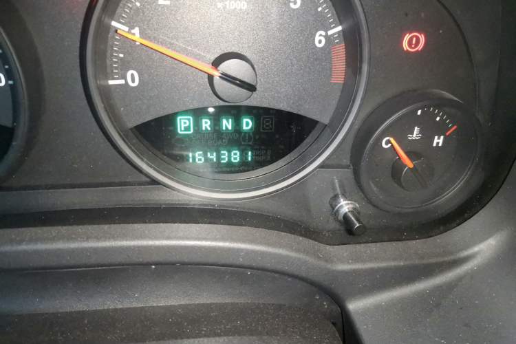 Used Jeep Compass 2012 2.4L four-wheel-drive sport version Odometer Close Up