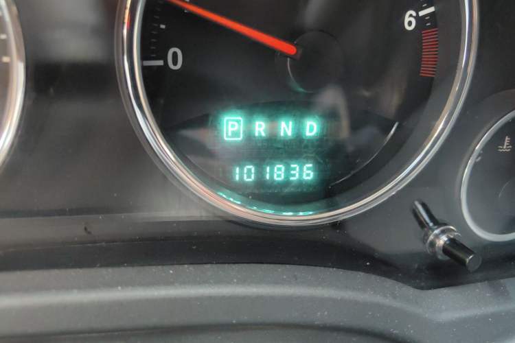 Used Jeep Compass 2012 2.4L four-wheel drive luxury navigation version Odometer Close Up