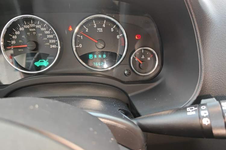 Used Jeep Compass 2012 2.0L two-wheel drive luxury version Odometer Close Up