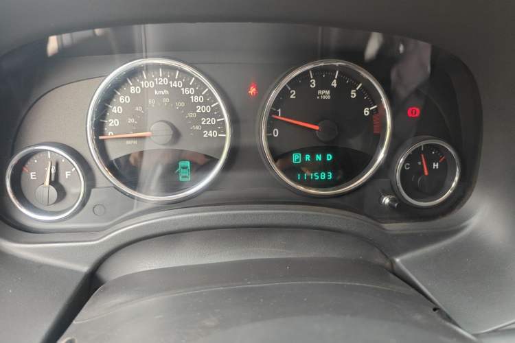 Used Jeep Compass 2012 2.4L four-wheel drive luxury version Odometer Close Up