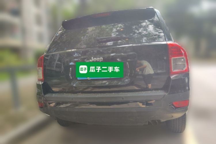 Used Jeep Compass 2012 2.4L four-wheel-drive sport version Rear