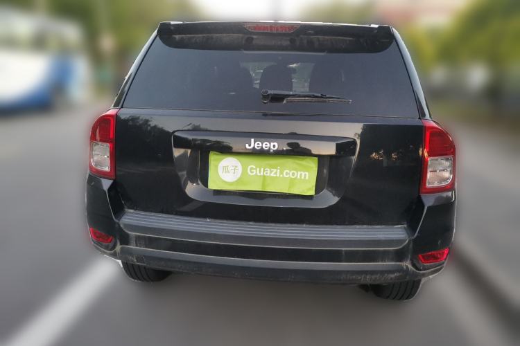 Used Jeep Compass 2012 2.4L four-wheel-drive sport version Rear