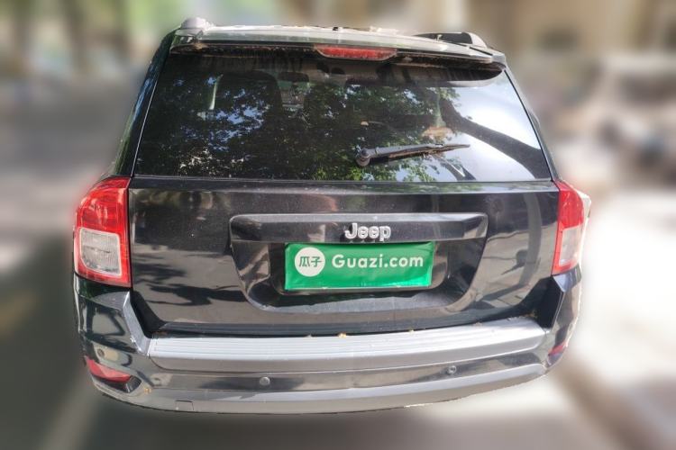 Used Jeep Compass 2012 2.4L four-wheel-drive sport version Rear