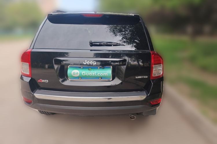 Used Jeep Compass 2012 2.4L four-wheel drive luxury version Rear