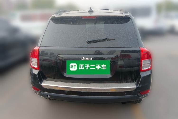 Used Jeep Compass 2012 2.4L four-wheel-drive sport version Rear