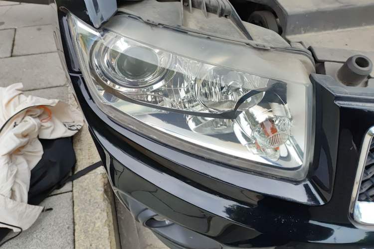 Used Jeep Compass 2012 2.4L four-wheel-drive sport version Right Front Headlight