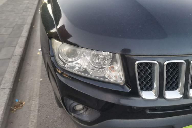 Used Jeep Compass 2012 2.4L four-wheel-drive sport version Right Front Headlight