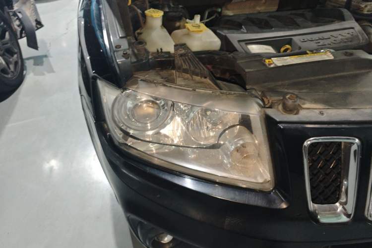 Used Jeep Compass 2012 2.0L two-wheel drive sport version Right Front Headlight