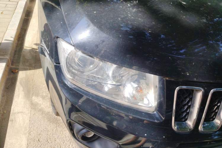 Used Jeep Compass 2012 2.4L four-wheel-drive sport version Right Front Headlight