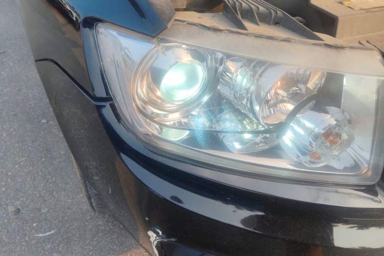 Used Jeep Compass 2012 2.4L four-wheel-drive sport version Right Front Headlight