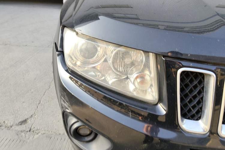 Used Jeep Compass 2012 2.0L two-wheel drive sport version Right Front Headlight