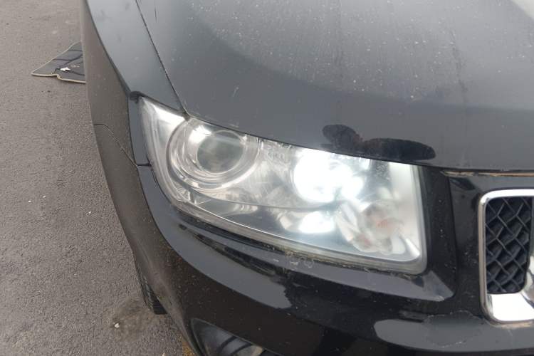 Used Jeep Compass 2012 2.4L four-wheel-drive sport version Right Front Headlight