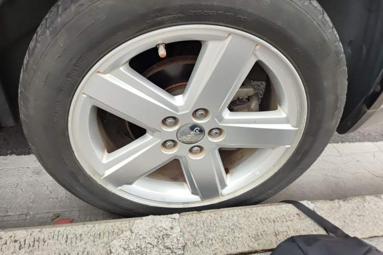 Used Jeep Compass 2012 2.4L four-wheel-drive sport version Right Front Wheel Hub