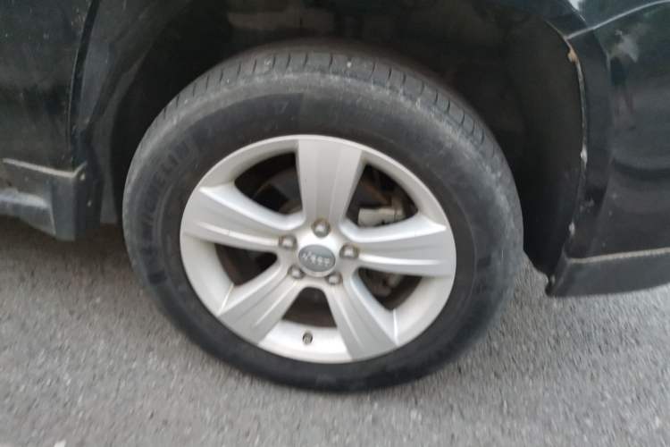 Used Jeep Compass 2012 2.4L four-wheel-drive sport version Right Front Wheel Hub