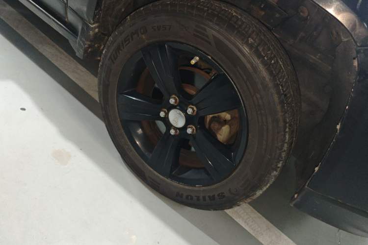 Used Jeep Compass 2012 2.0L two-wheel drive sport version Right Front Wheel Hub