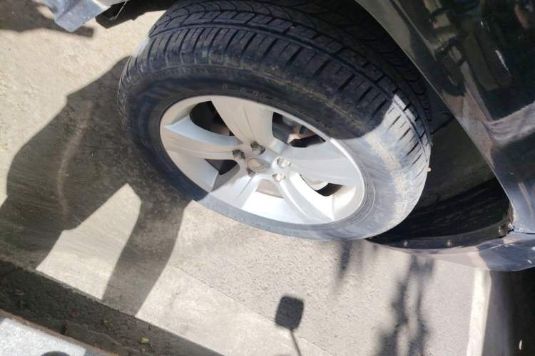 Used Jeep Compass 2012 2.4L four-wheel-drive sport version Right Front Wheel Hub