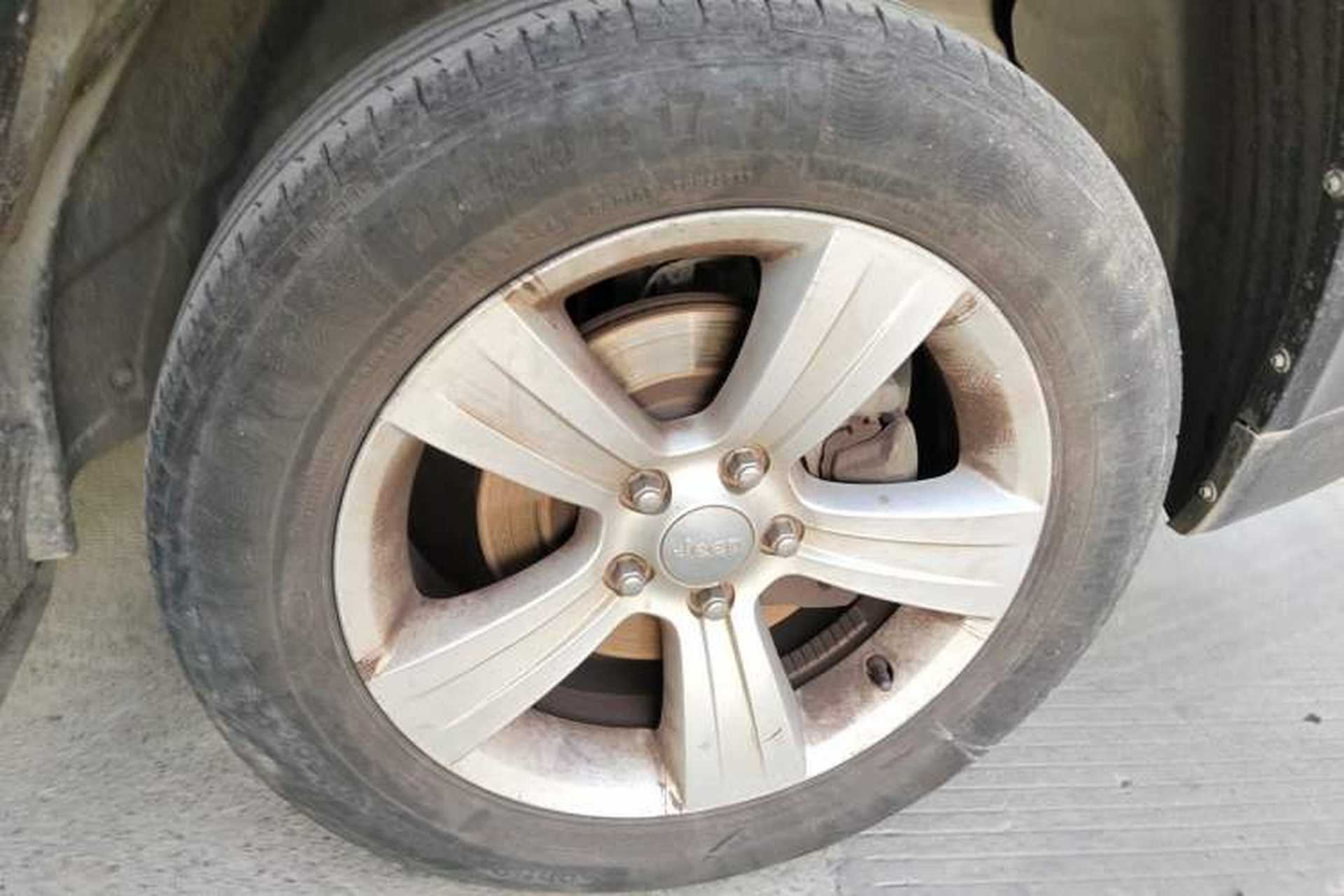 Used Jeep Compass 2012 2.0L two-wheel drive sport version Right Front Wheel Hub