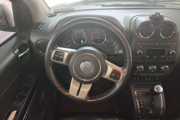 Used Jeep Compass 2012 2.4L Four-Wheel Drive Urban Edition Steering Wheel