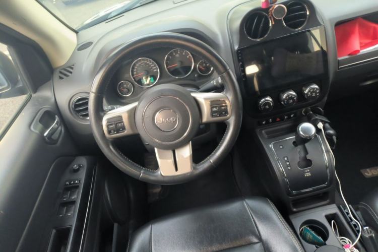 Used Jeep Compass 2012 2.4L four-wheel drive luxury navigation version Steering Wheel
