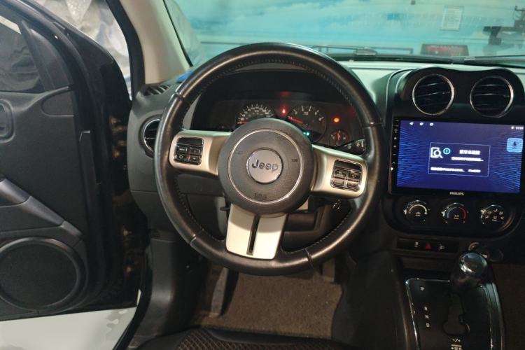 Used Jeep Compass 2012 2.0L two-wheel drive sport version Steering Wheel