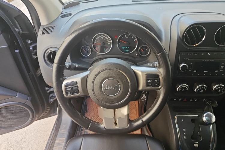 Used Jeep Compass 2012 2.0L two-wheel drive luxury version Steering Wheel